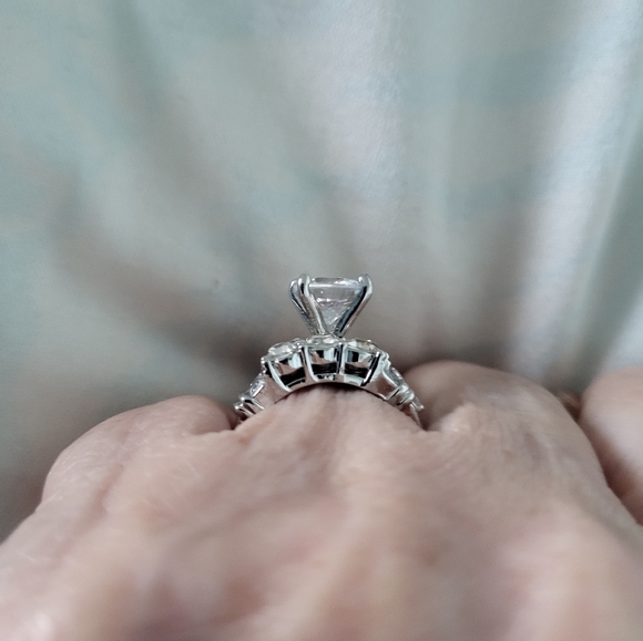 BRILLIANT ROUND CUT & BAUGETTE AUSTRIAN CRYSTALS RING SET - Picture 4 of 10